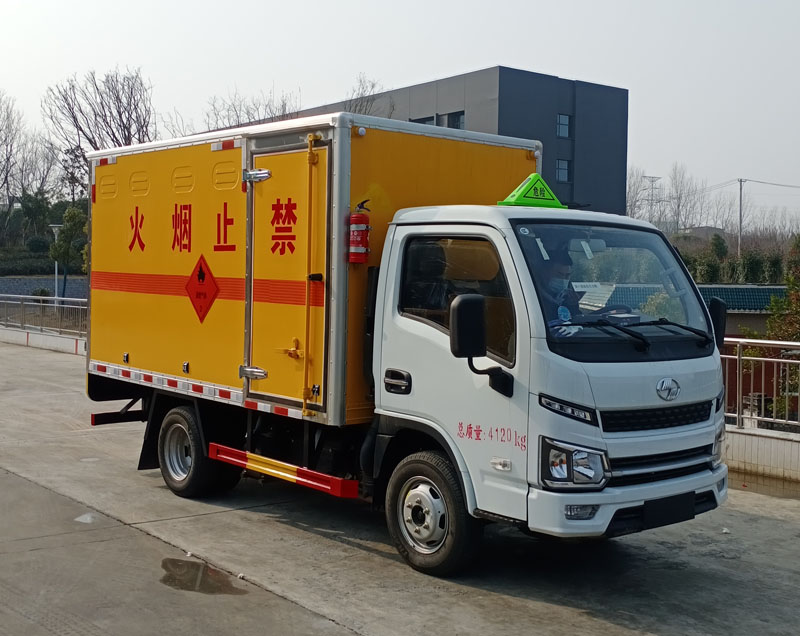 程力牌CL5043XRQ6WX型易燃?xì)怏w廂式運輸車