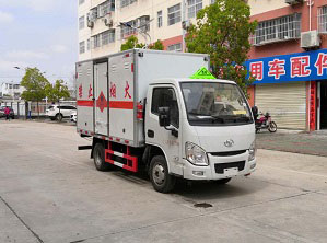 程力威牌CLW5040XRYSH6型易燃液體廂式運輸車